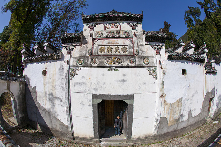 详细地址:茅湾柳氏宗祠位于广东省中山市三乡镇茅湾村益寿街茅湾幼儿